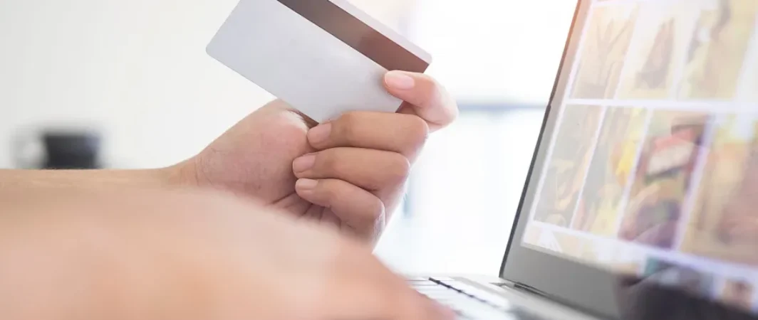 فخّ التسوق الإلكتروني في لبنان: المستهلك فريسة الاحتيال